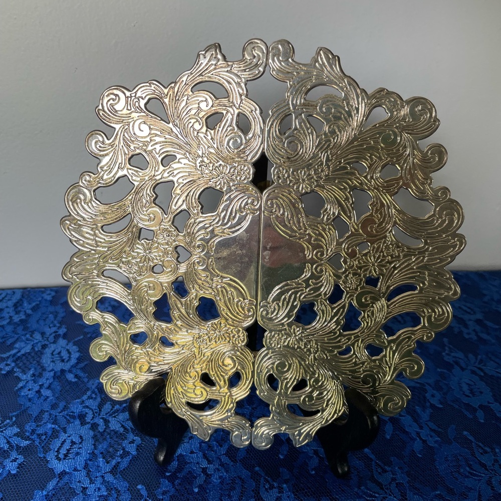 Silver Decorative Expandable Trivet